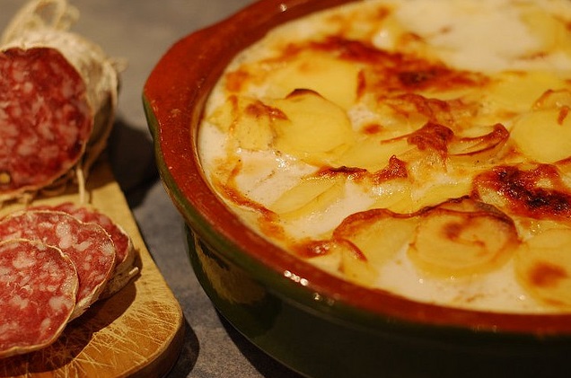 Pommes de terre en chemise au gratin au Gruyère